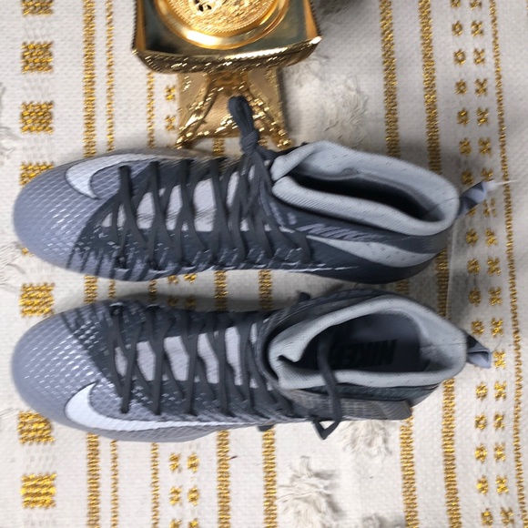 Nike Cleats - Picture 5 of 7